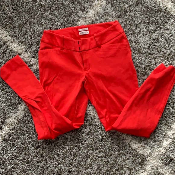 5/25 💜 Red capris - Picture 2 of 4